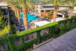 Photo #1: 2472593 Listing 