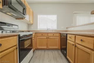 Photo #3: 2472611 Listing 