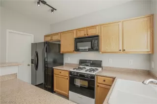 Photo #4: 2472611 Listing 