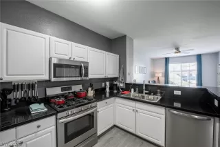 Photo #5: 2472643 Listing