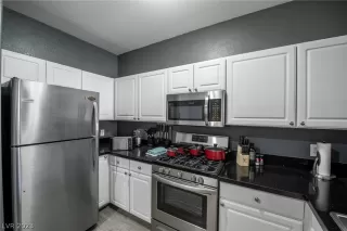 Photo #6: 2472643 Listing