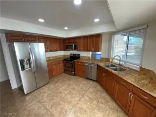 Photo #4: 2472649 Listing