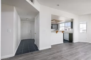 Photo #2: 2472653 Listing 