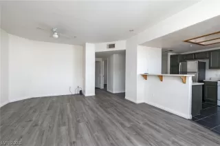 Photo #4: 2472653 Listing 