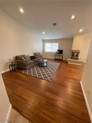 Photo #4: 2472654 Listing