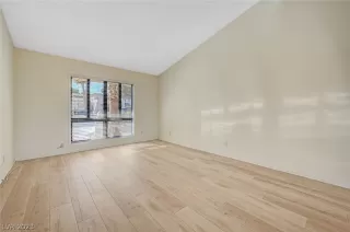 Photo #3: 2472675 Listing 