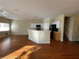 Photo #1: 2472697 Listing 