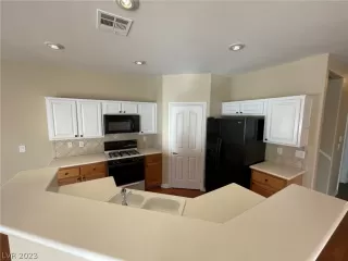 Photo #2: 2472697 Listing 