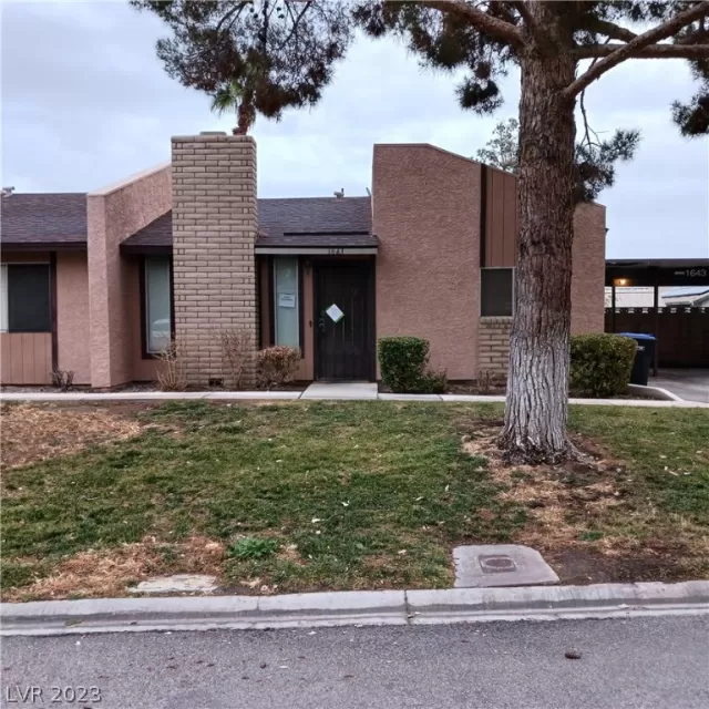 MLS: 2472698 Condo For Sale