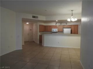 Photo #5: 2472705 Listing 