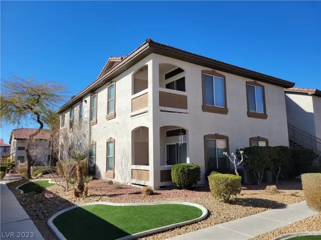 MLS: 2472711 Condo For Sale