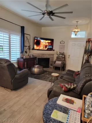 Photo #2: 2472711 Listing