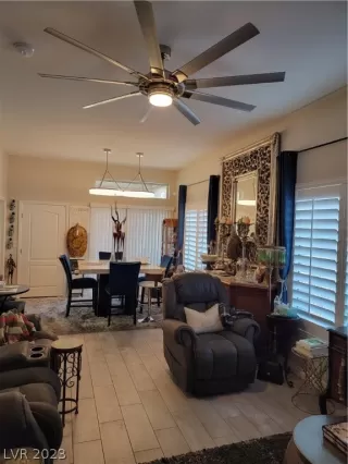 Photo #3: 2472711 Listing