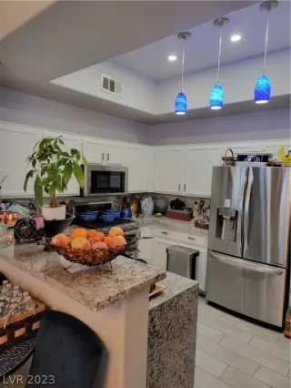 Photo #4: 2472711 Listing