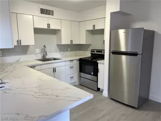Photo #1: 2472716 Listing 