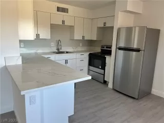 Photo #3: 2472716 Listing 