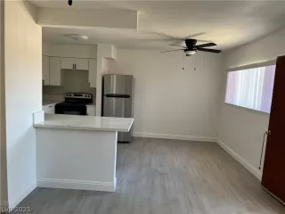 Photo #4: 2472716 Listing 