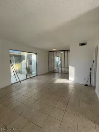 Photo #6: 2472756 Listing