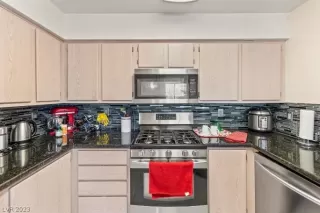 Photo #1: 2472759 Listing 