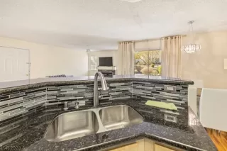 Photo #2: 2472759 Listing 