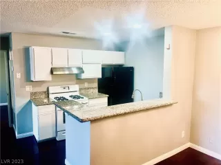 Photo #3: 2472802 Listing 