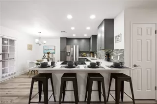 Photo #2: 2472827 Listing 