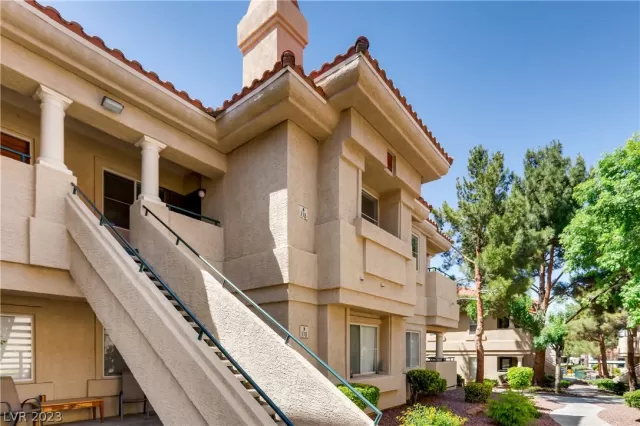 MLS: 2472916 Condo For Sale