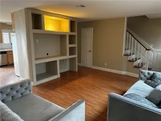 Photo #2: 2472918 Listing