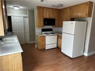 Photo #4: 2472918 Listing