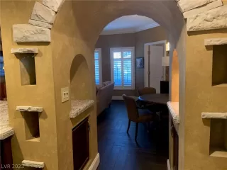 Photo #2: 2472933 Listing