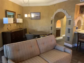 Photo #3: 2472933 Listing