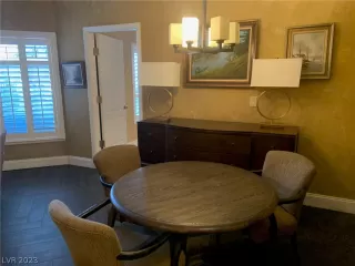 Photo #4: 2472933 Listing