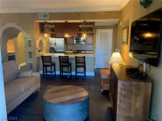 Photo #6: 2472933 Listing