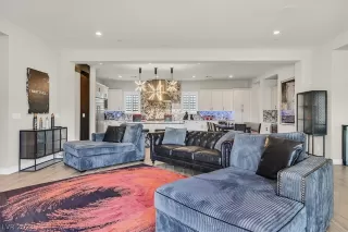 Photo #3: 2472935 Listing