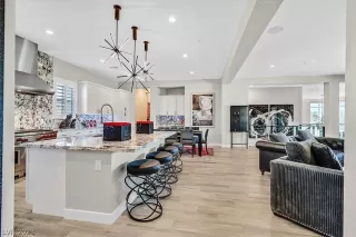 Photo #4: 2472935 Listing