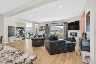 Photo #5: 2472935 Listing