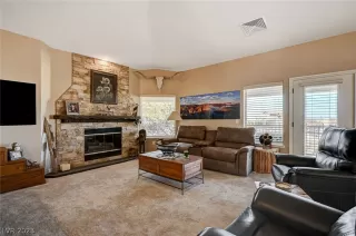 Photo #5: 2472939 Listing 