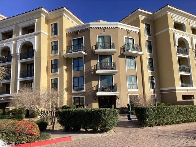 MLS: 2472958 Condo For Sale