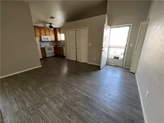 Photo #1: 2472983 Listing 