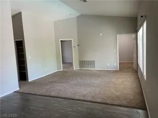 Photo #5: 2472983 Listing 