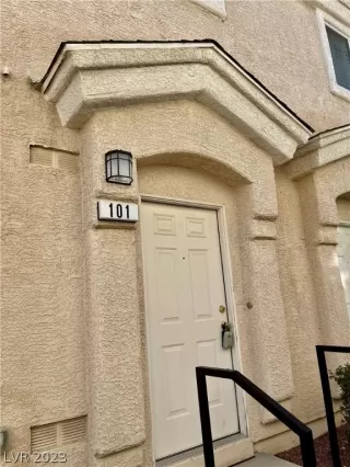 Photo #1: 2473046 Listing