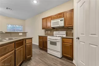 Photo #3: 2473056 Listing 