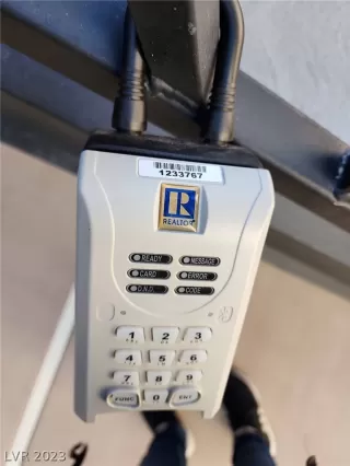 Photo #4: 2473066 Listing 