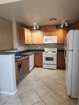 Photo #5: 2473066 Listing 