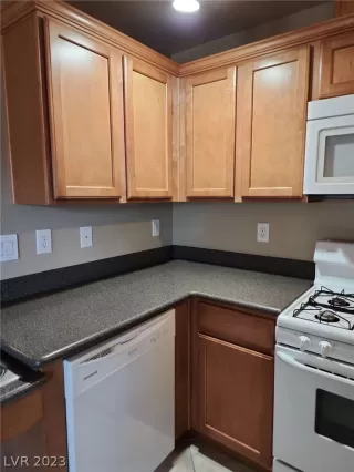 Photo #6: 2473066 Listing 