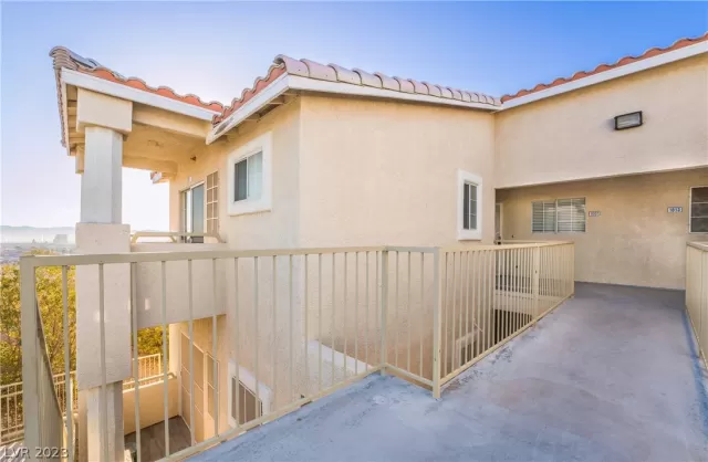 MLS: 2473076 Condo For Sale