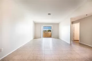 Photo #4: 2473076 Listing