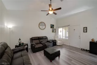 Photo #4: 2473086 Listing 