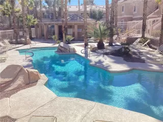 Photo #3: 2473087 Listing 