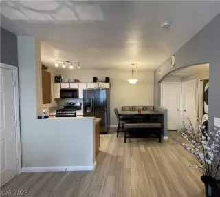 Photo #3: 2473119 Listing